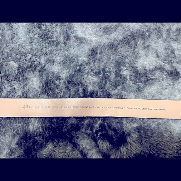 H&M White Belt - 5 holes white textured NEW  NWOT - Picture 2 of 3